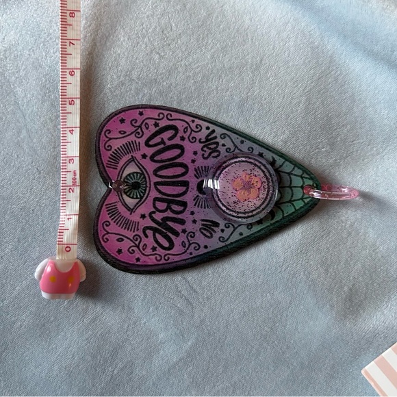 Handmade Resin & Wood Planchette Ornament – Real Dried Flower Inside 🌸 - Picture 6 of 7